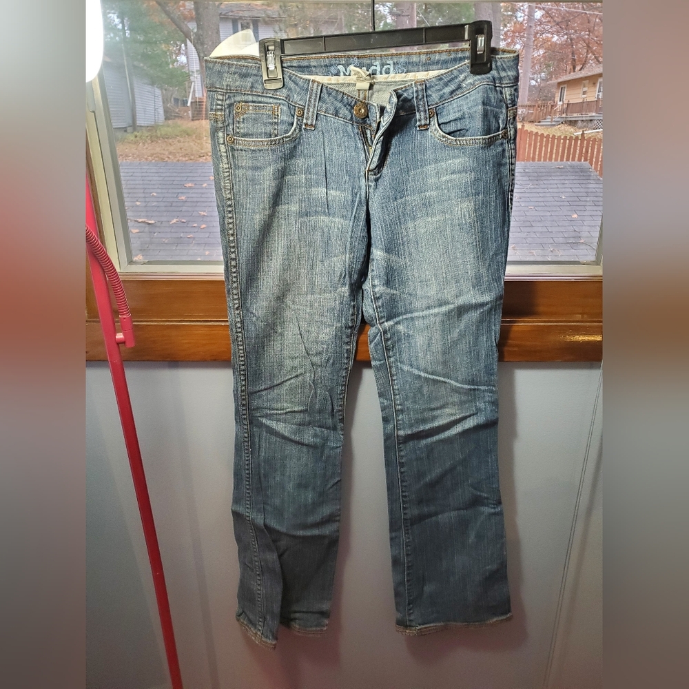 Mudd size 7 bootcut jeans with flap butt pockets.
